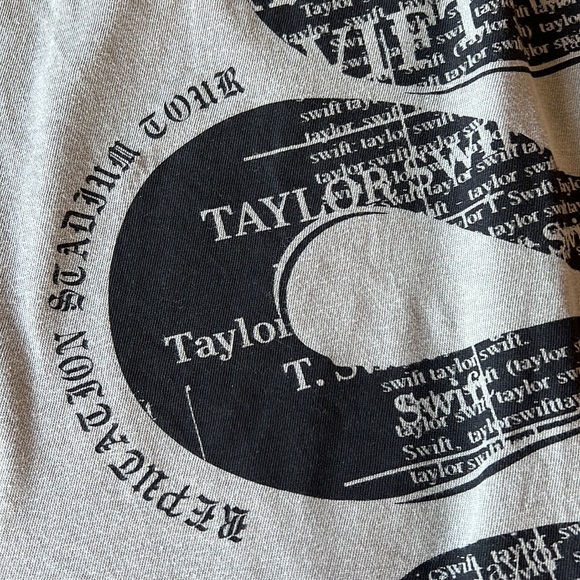 Taylor Swift Reputation Oversized Tour Shirt-Small - Picture 13 of 16